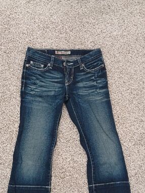 Madison Women's Denim Capris in Dark Blue Wash Size 25